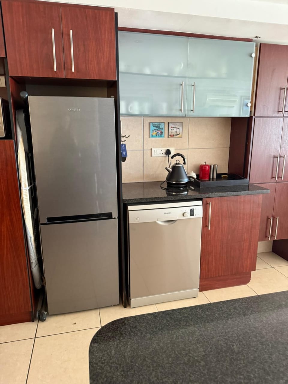 Kitchen or kitchenette, dishwasher