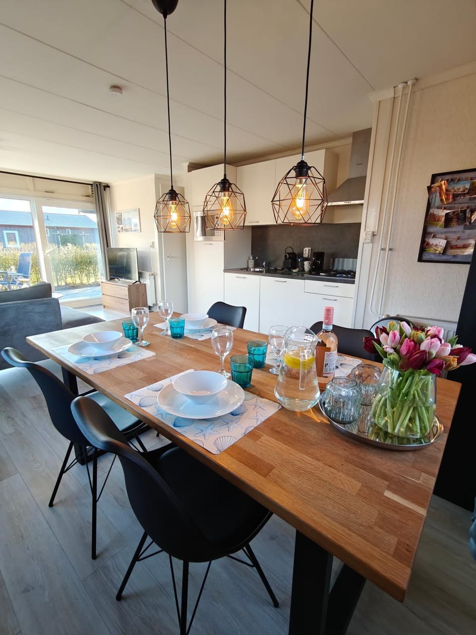 Dining area, Food