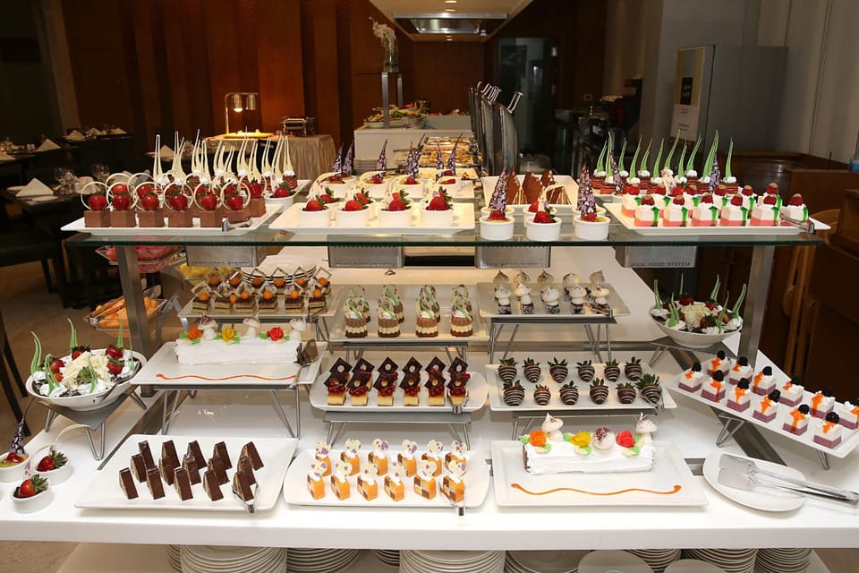 Restaurant/places to eat, Food and drinks, Buffet breakfast