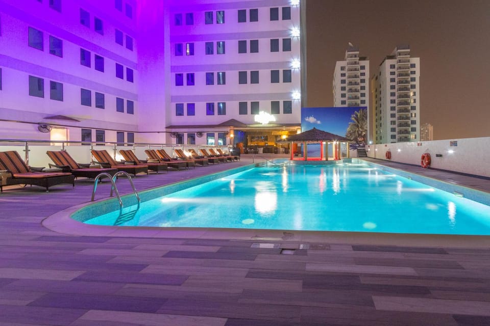 Property building, Swimming pool, Swimming pool