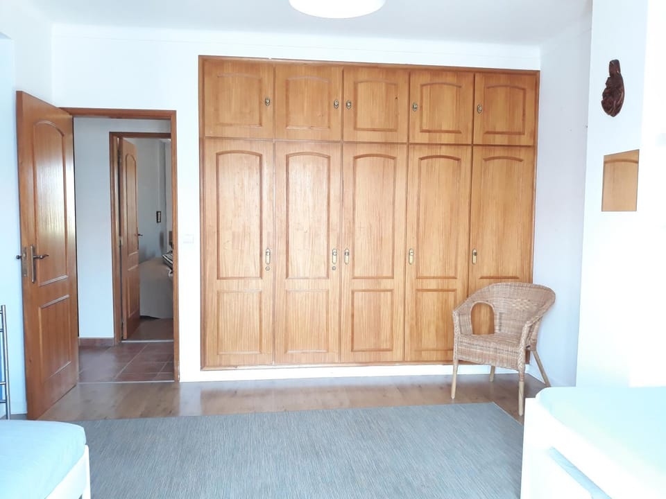 Area and facilities, wardrobe