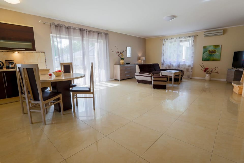 Living room, Seating area, Dining area