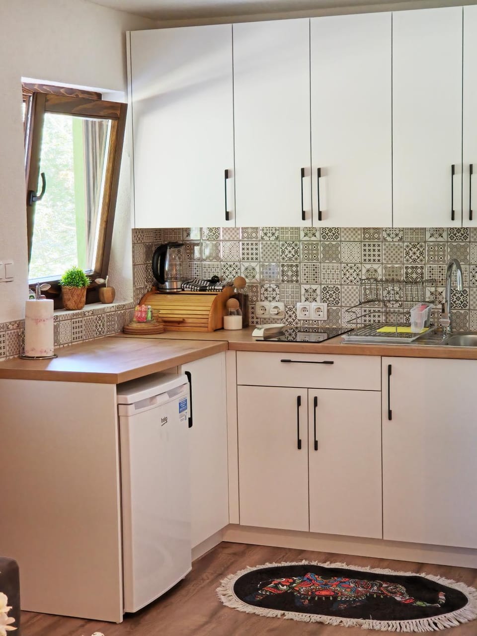 Kitchen or kitchenette, stove