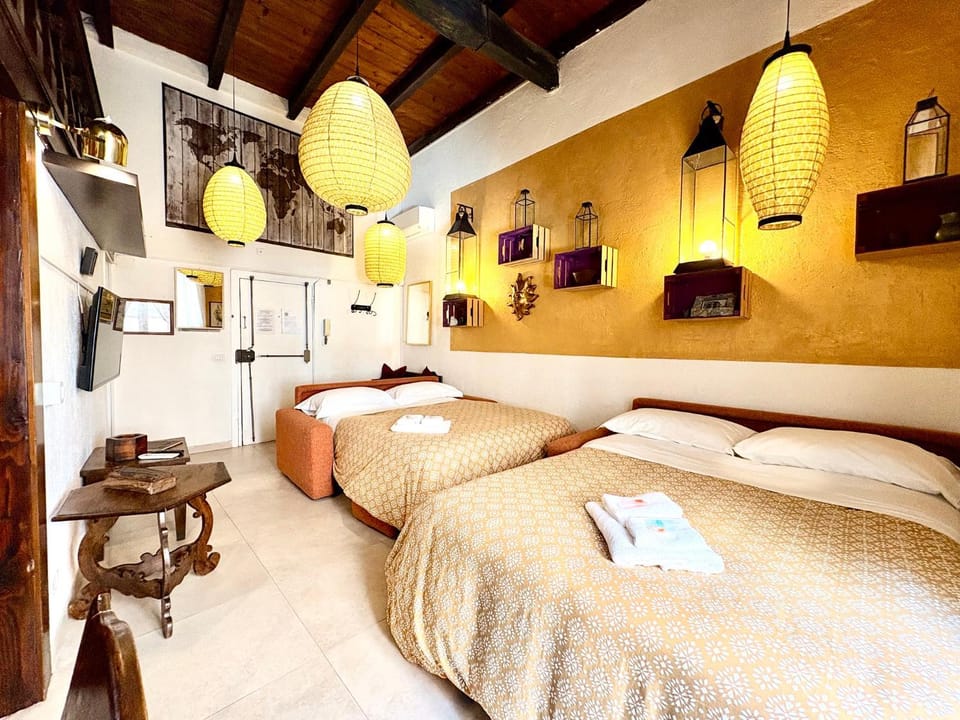 Bed, Photo of the whole room, towels
