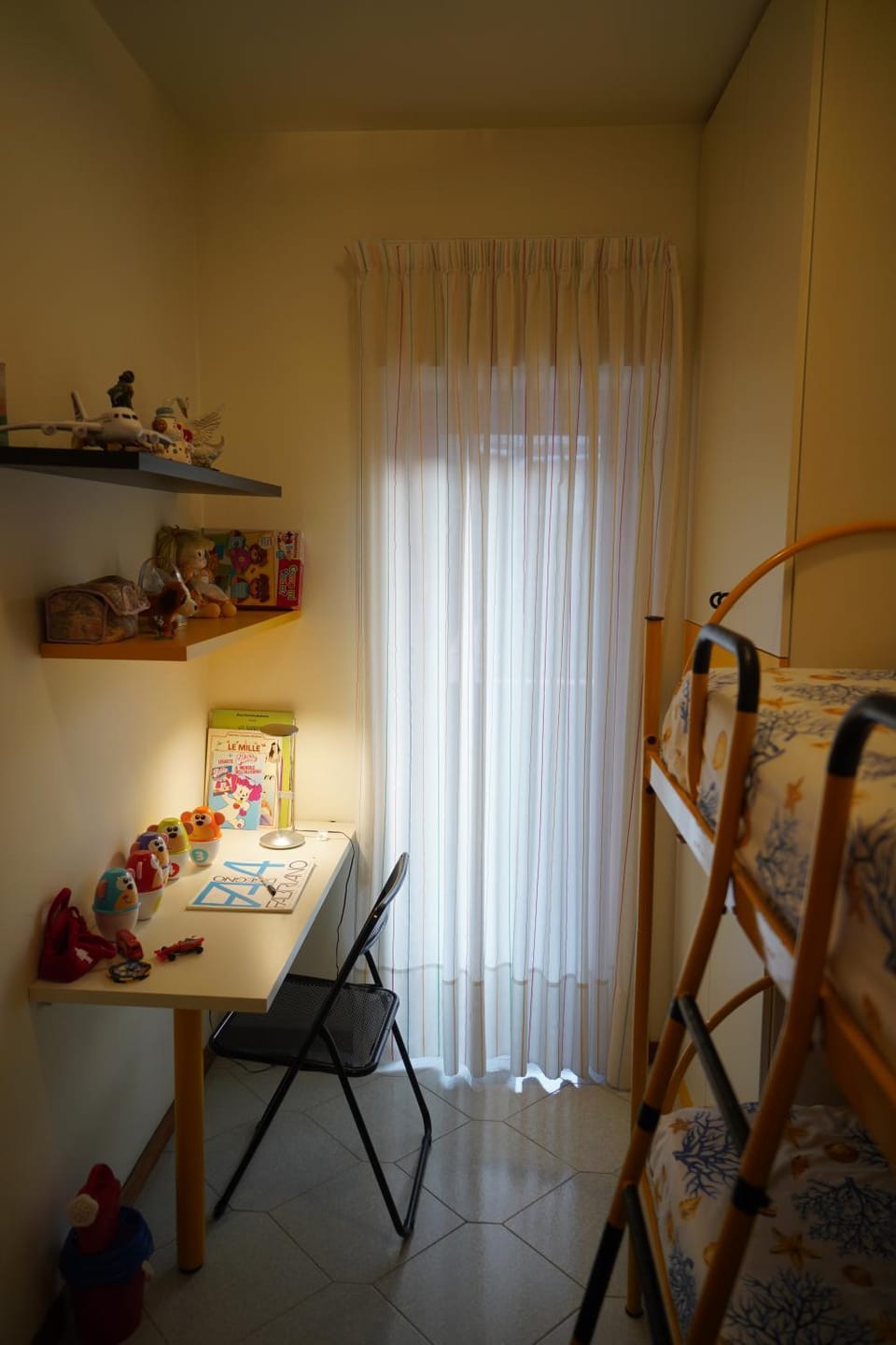 Bedroom, bunk bed