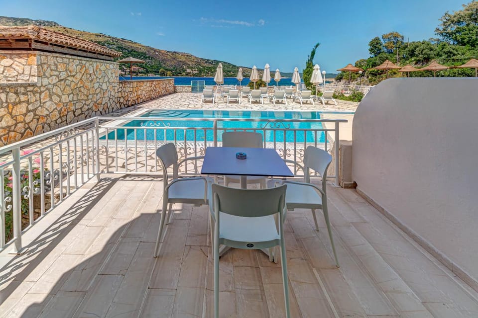 Patio, View (from property/room), Balcony/Terrace, Pool view, Swimming pool, sunbed