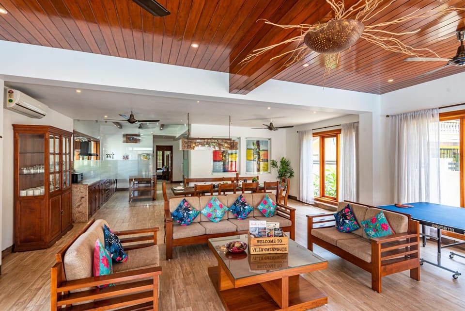 Living room, Seating area, air conditioner