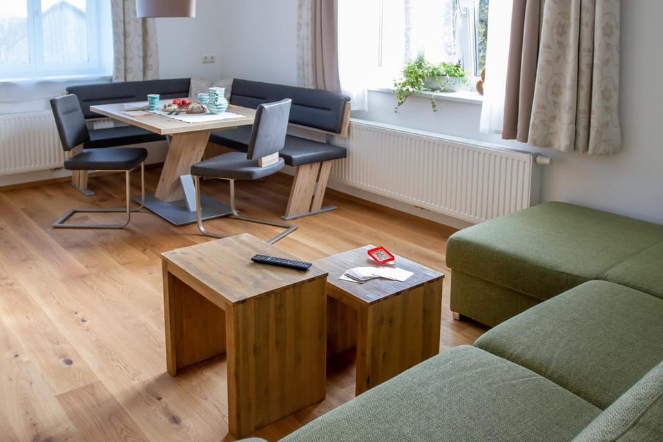 Photo of the whole room, Decorative detail, Seating area, Dining area