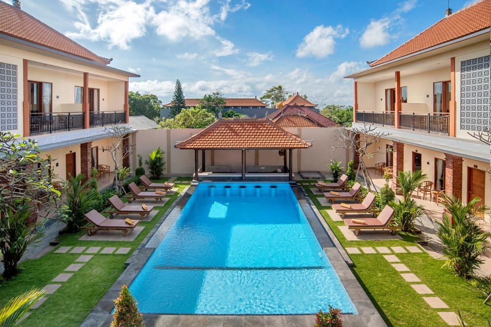 Property building, Day, Garden, Garden view, Pool view, Swimming pool, sunbed