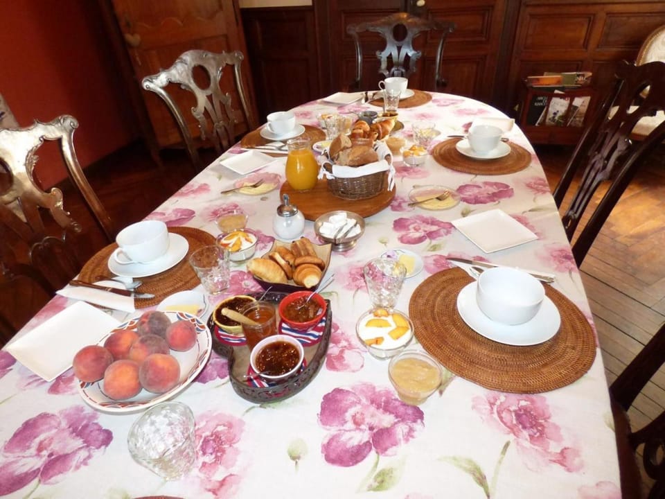 Continental breakfast, Continental breakfast