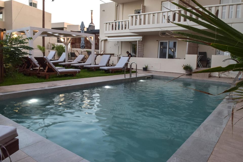 Property building, Patio, Day, Pool view, Swimming pool, sunbed