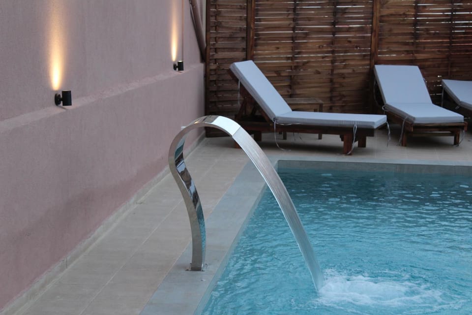 Pool view, Swimming pool, sunbed