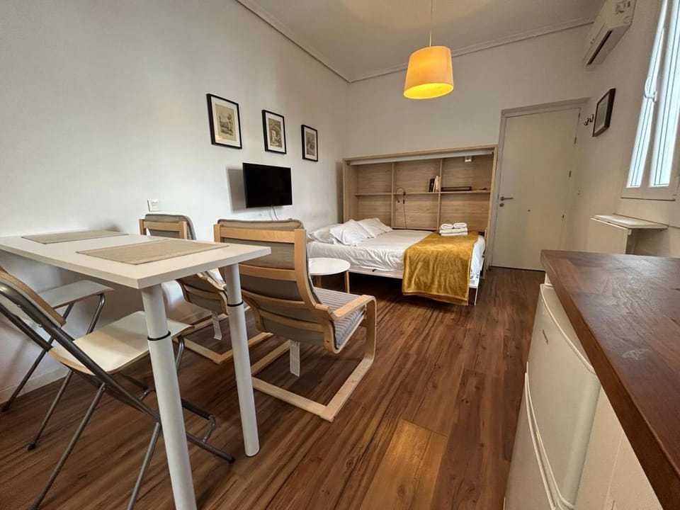 Dining area, Food