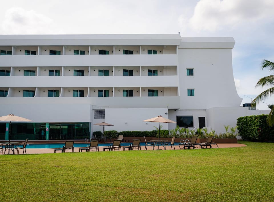 Property building, Pool view
