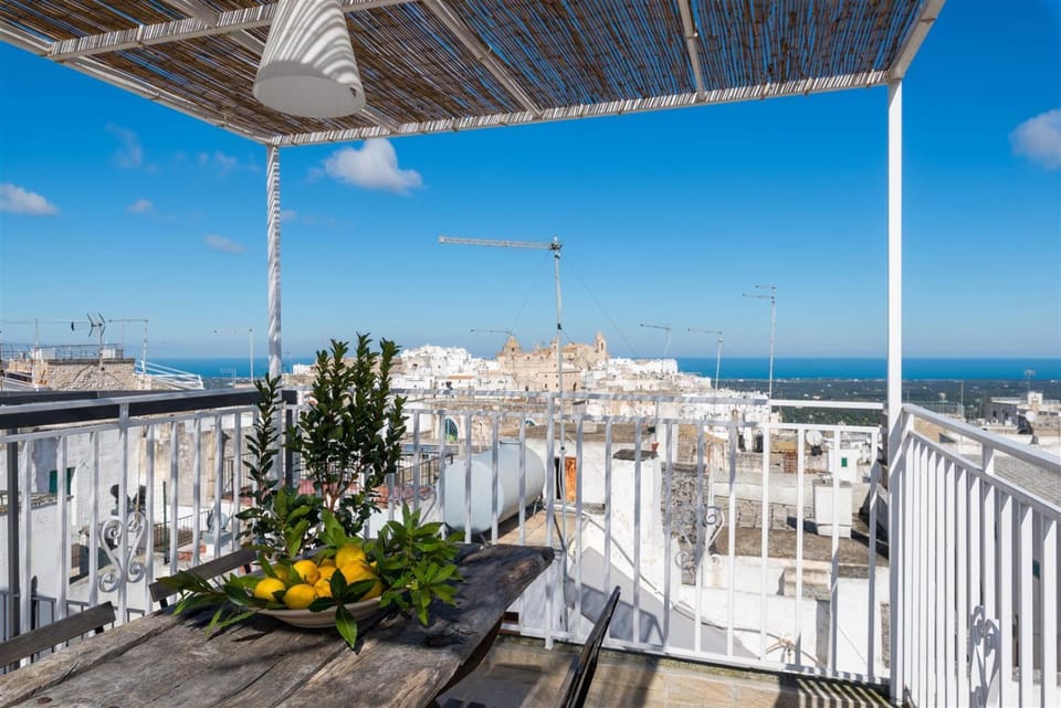 Patio, Balcony/Terrace, Decorative detail, City view, Landmark view, Sea view, Street view, Lunch