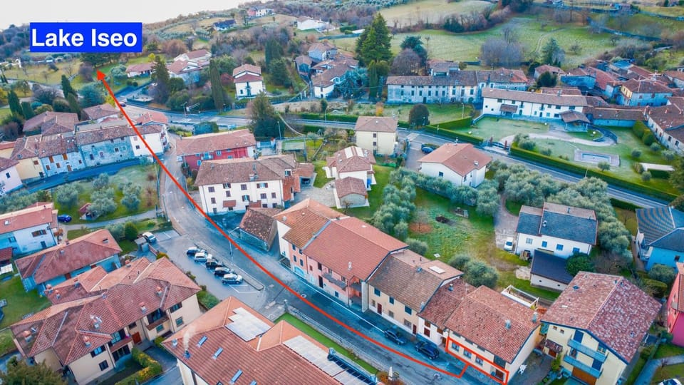 Property building, Day, Neighbourhood, Bird's eye view, City view, Street view, Location