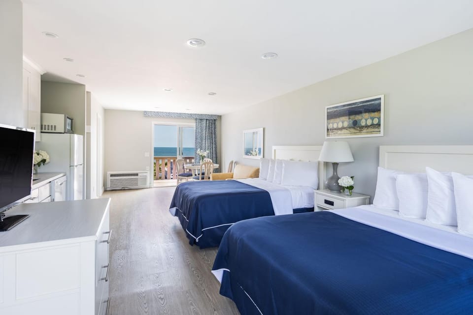 Hartman's Briney Breezes Beach Resort Motel in Montauk