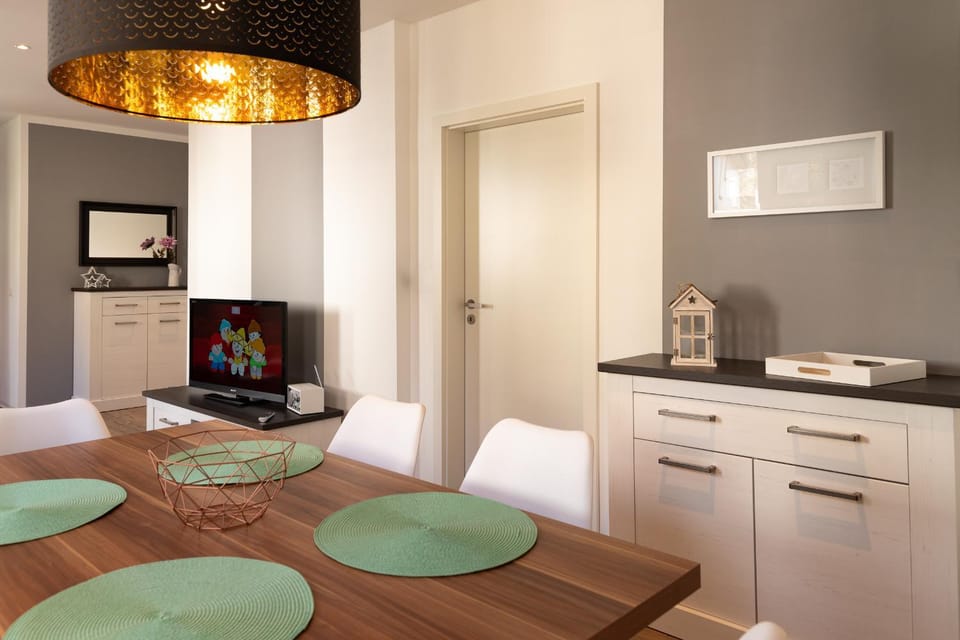 Living room, Photo of the whole room, Dining area