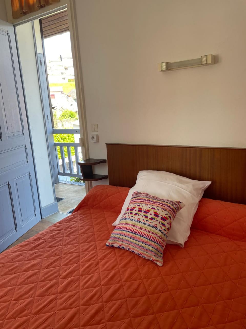 Bed, Bathroom, Photo of the whole room, Bedroom, furniture