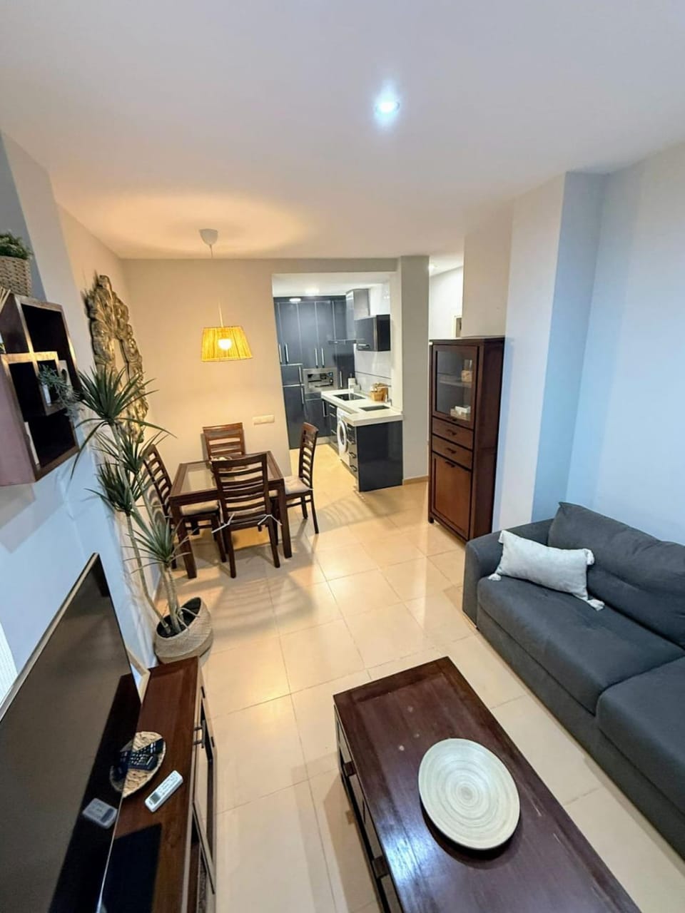 TV and multimedia, Kitchen or kitchenette, Living room, Seating area, Dining area