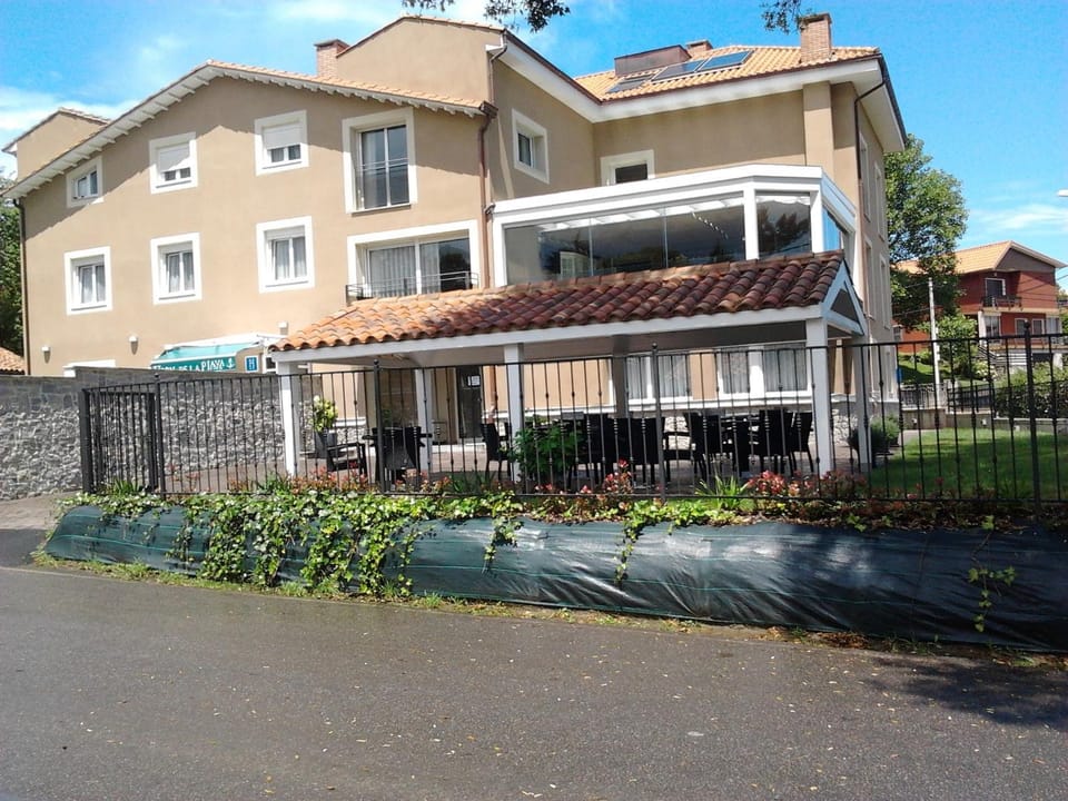 Facade/entrance