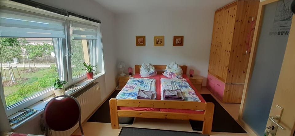 Bed, Living room, Photo of the whole room, Seating area, Bedroom