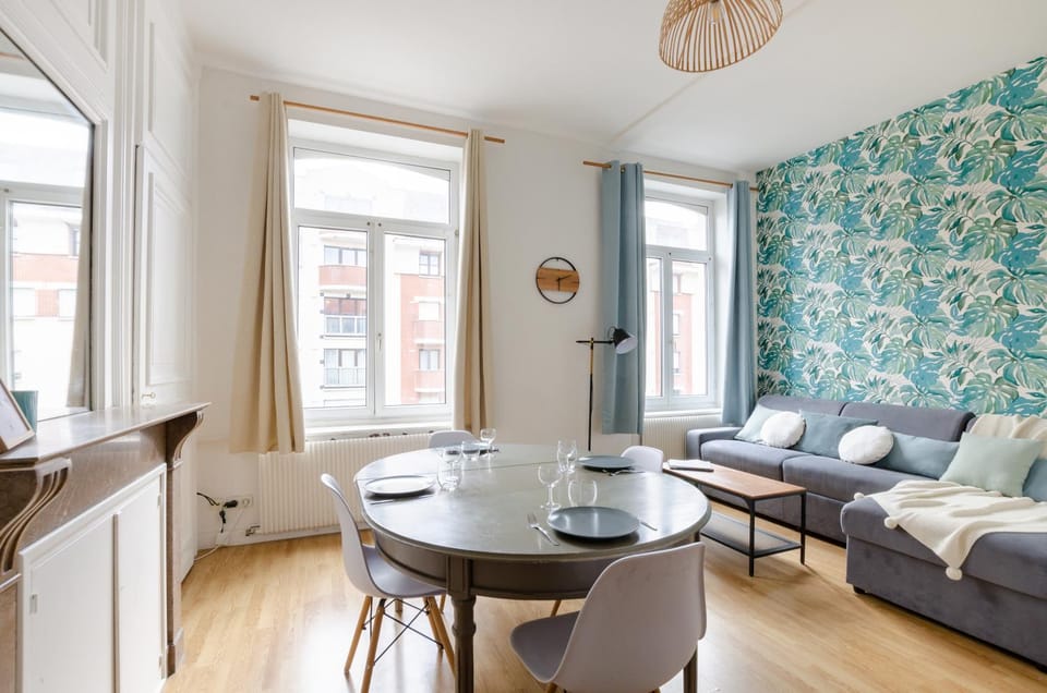 Seating area, Dining area, Meals