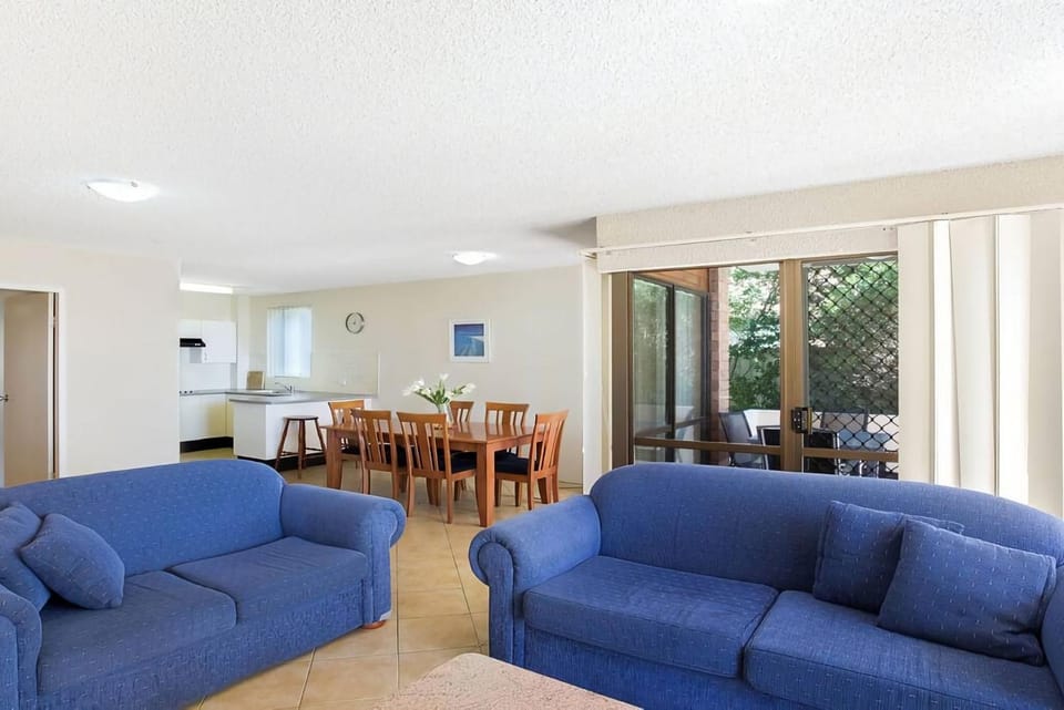 Kamillaroi Walk to restaurants cafes and beach House in Nelson Bay