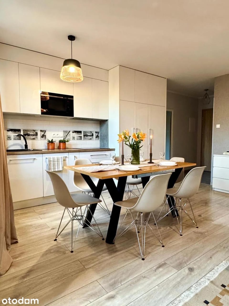 Kitchen or kitchenette, Dining area, microwave