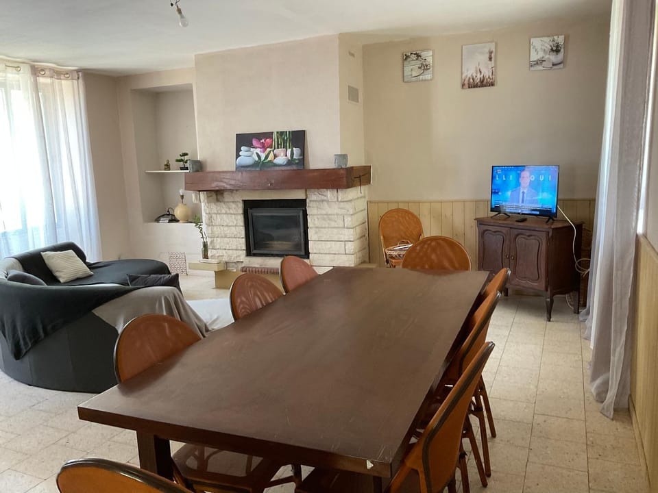 TV and multimedia, Living room, Dining area