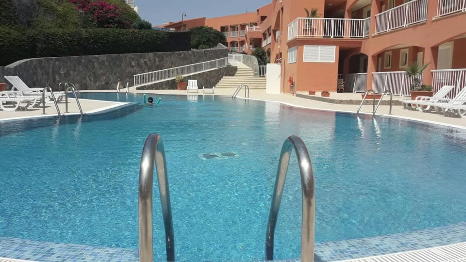 Facade/entrance, Swimming pool