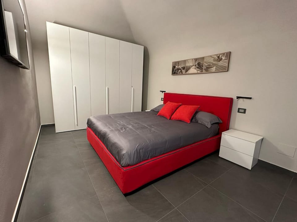 Bed, TV and multimedia, Photo of the whole room, Bedroom, wardrobe