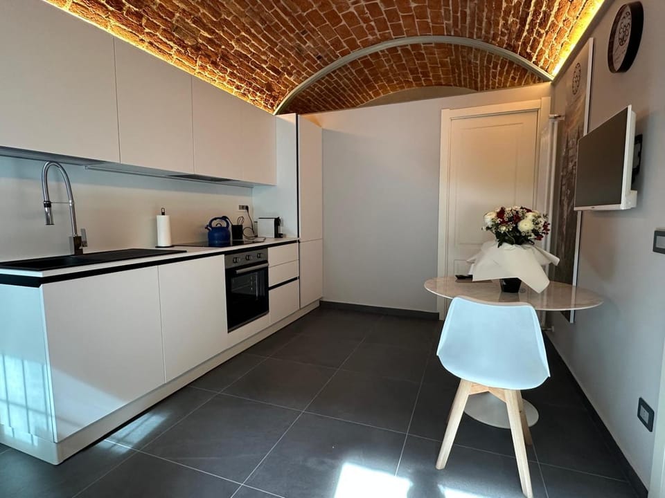 TV and multimedia, Coffee/tea facilities, Kitchen or kitchenette, Dining area, dishwasher, oven, stove