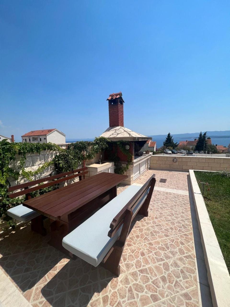 BBQ facilities, Garden view, Sea view, Quiet street view, flat iron