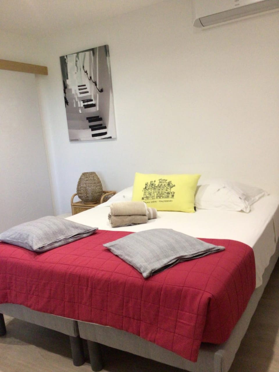 Photo of the whole room