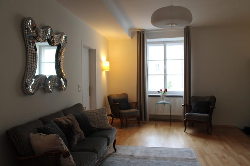Photo of the whole room, Seating area