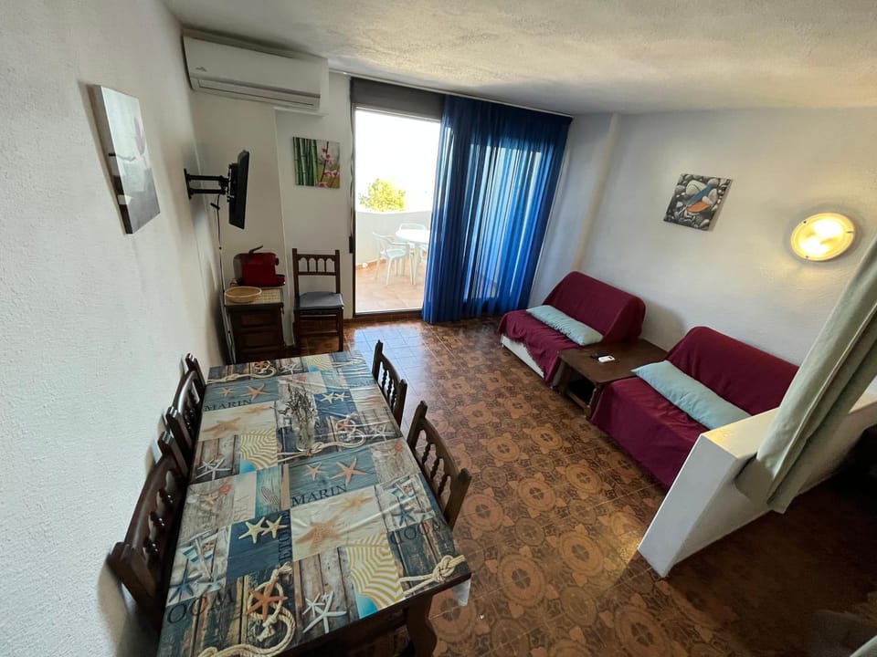 TV and multimedia, Photo of the whole room, Seating area, Dining area