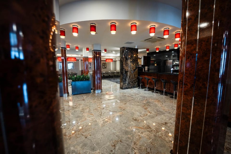 Restaurant/places to eat, Lobby or reception, Lounge or bar