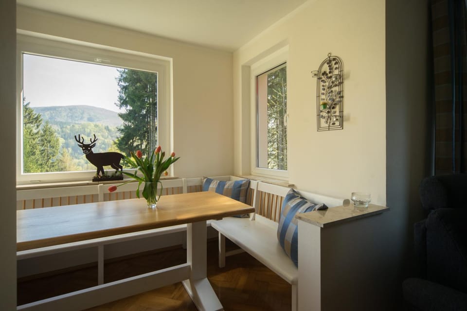 Living room, Dining area, Mountain view
