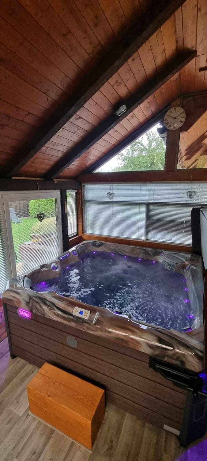 Garden, Hot Tub