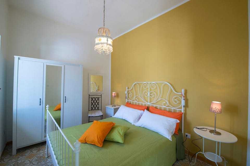 Bedroom, bunk bed