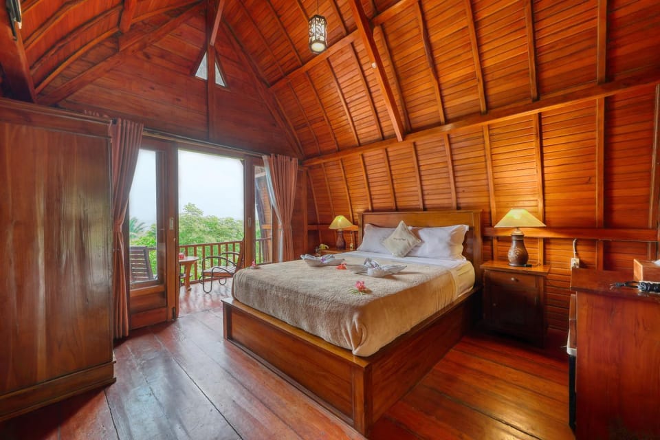 Bed, View (from property/room), Photo of the whole room, Bedroom, towels, wardrobe