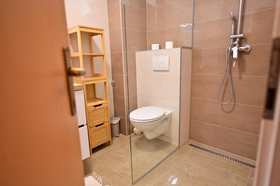 Shower, Toilet, washing machine