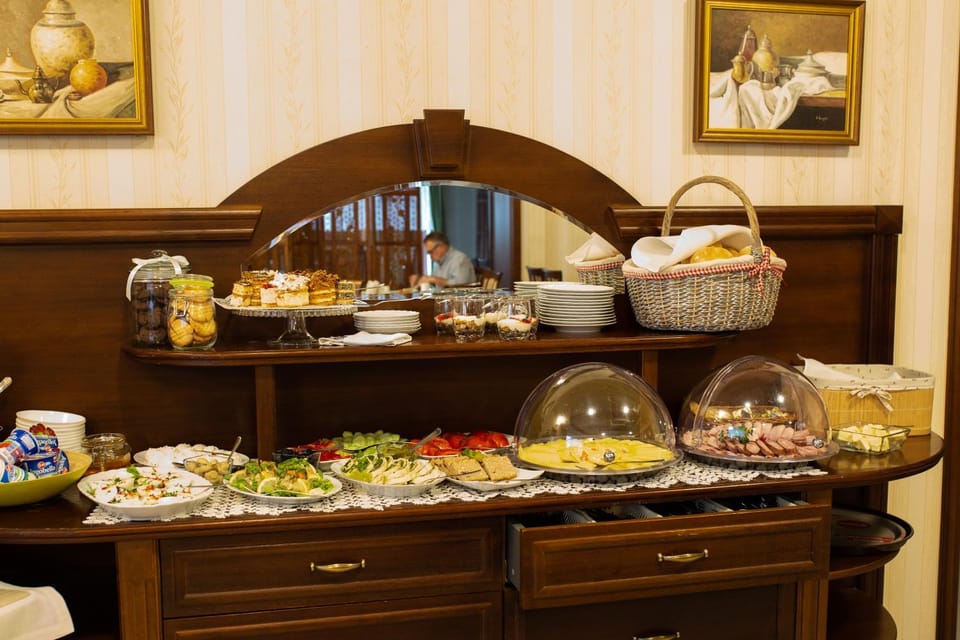 Food and drinks, Food, Breakfast, Continental breakfast, Buffet breakfast