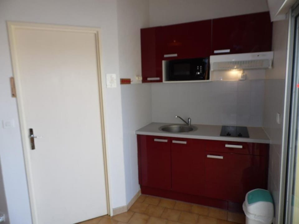 Appartement studio cabine mezzanine, 4-6 couchages, parking privé, proche plage - FR-1-326-592 Cabin in Marseillan