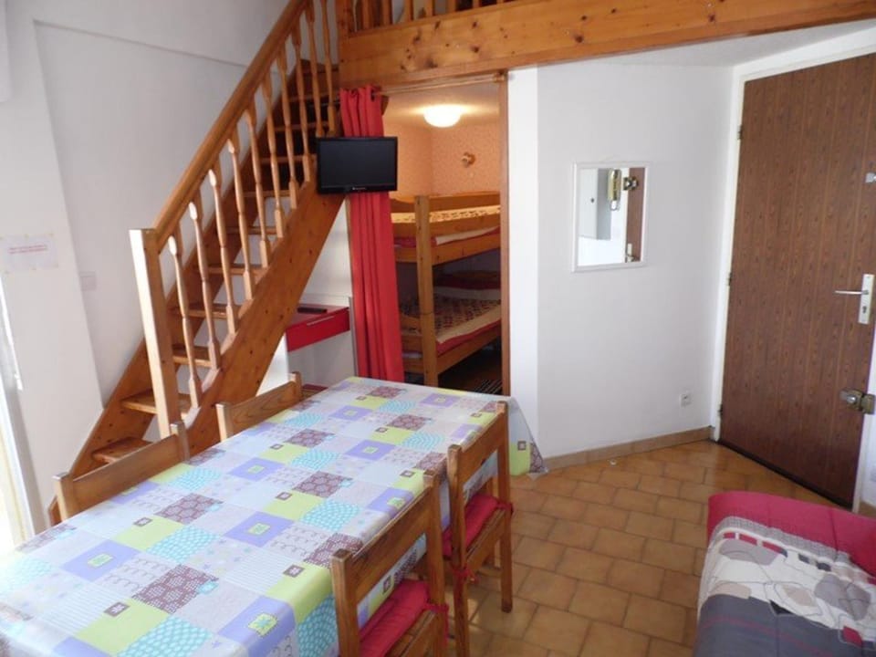 Appartement studio cabine mezzanine, 4-6 couchages, parking privé, proche plage - FR-1-326-592 Cabin in Marseillan