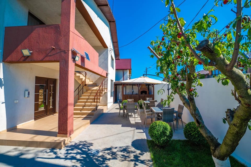 Day, Garden, Balcony/Terrace