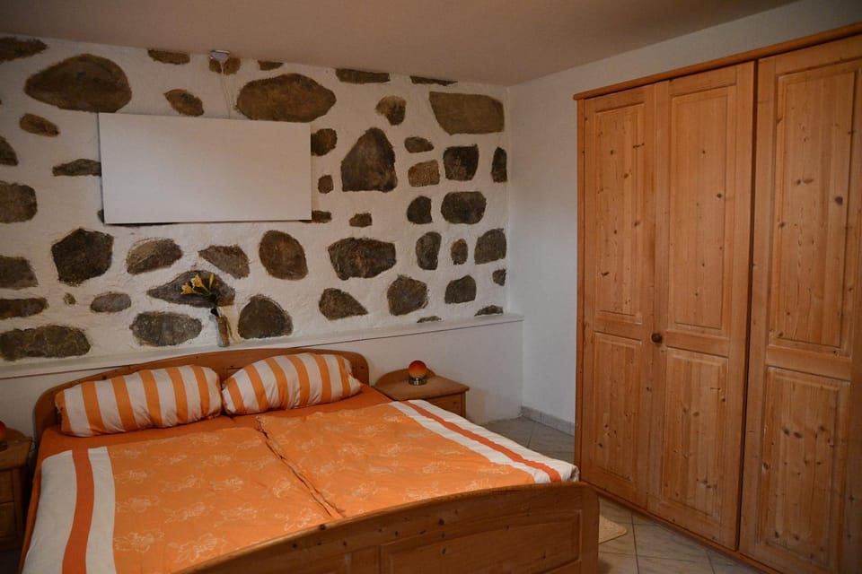 Bed, Photo of the whole room, Bedroom, Garden view