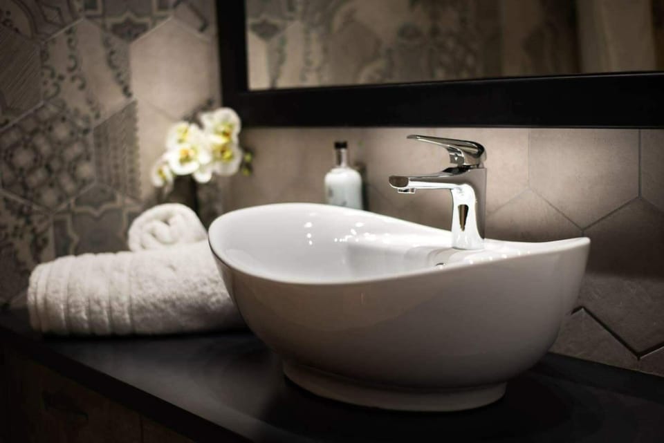 Bathroom, Decorative detail