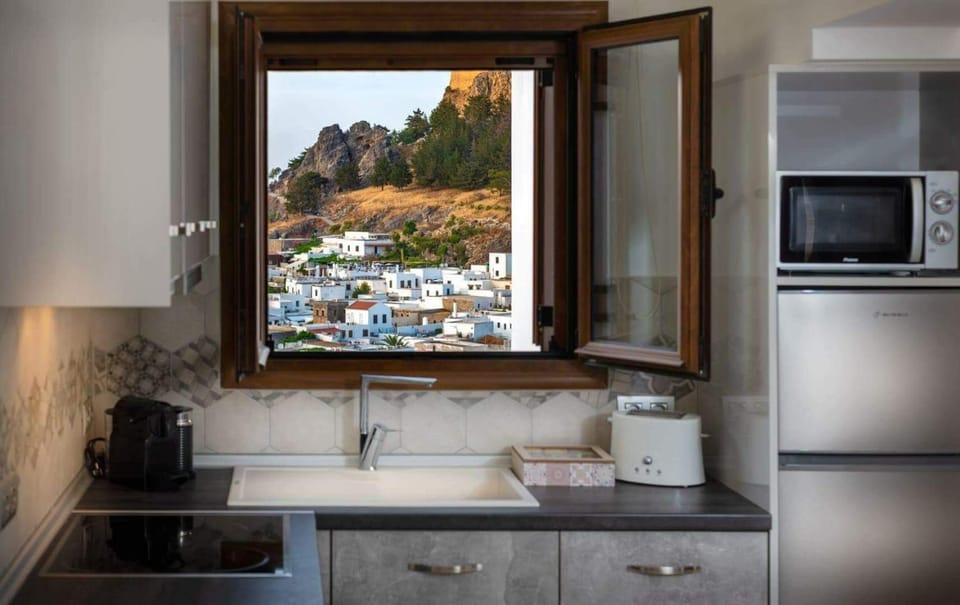 Kitchen or kitchenette, Landmark view